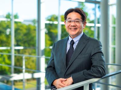 世界と鳥取、Ruri Rocks と大学院｜政策・メディア研究科委員長　高汐 一紀